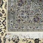 290 x 193 cm Hand-Knotted Persian Floral Kashan Cream Rug