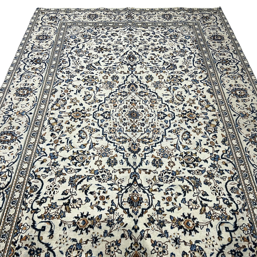 300 x 188 cm Hand-Knotted Persian Kashan Floral Rug