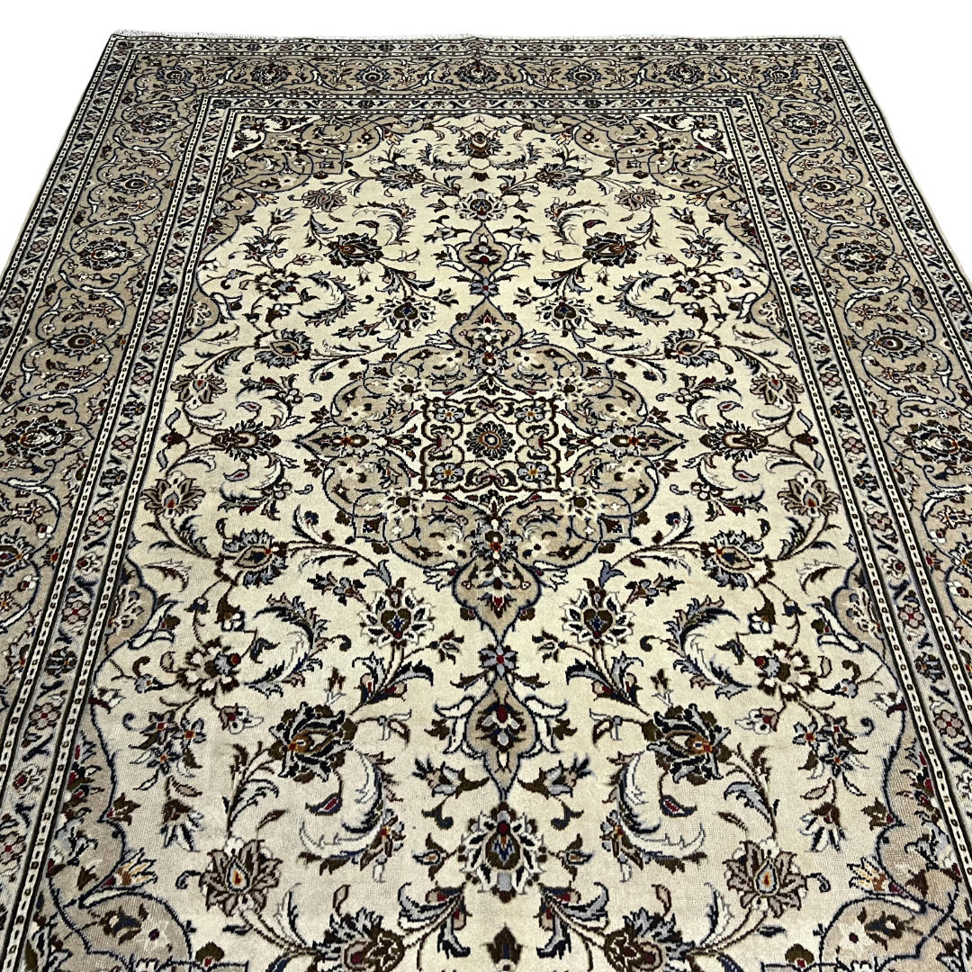 285 x 190 cm Hand-Knotted Persian Cream Kashan Wool Rug
