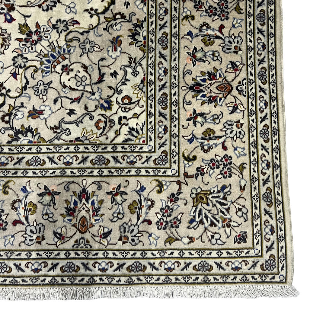 290 x 198 cm Hand-Knotted Persian Cream Kashan Wool Rug