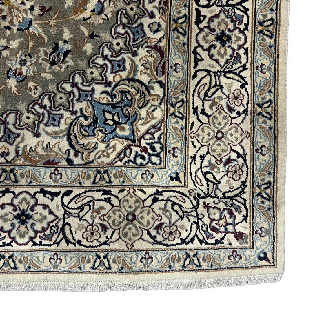 305 x 197 cm Hand-Knotted Persian Nain Wool Rug