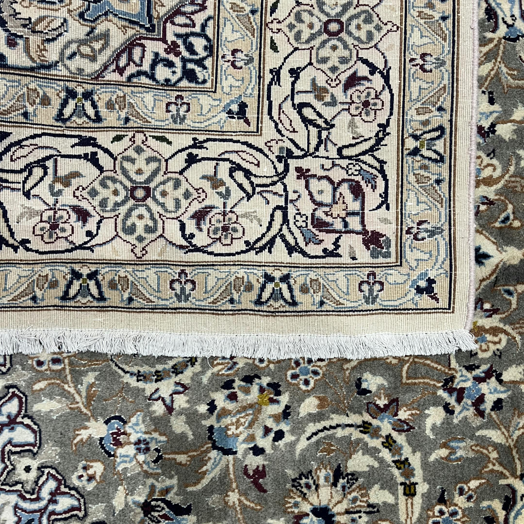 305 x 197 cm Hand-Knotted Persian Nain Wool Rug