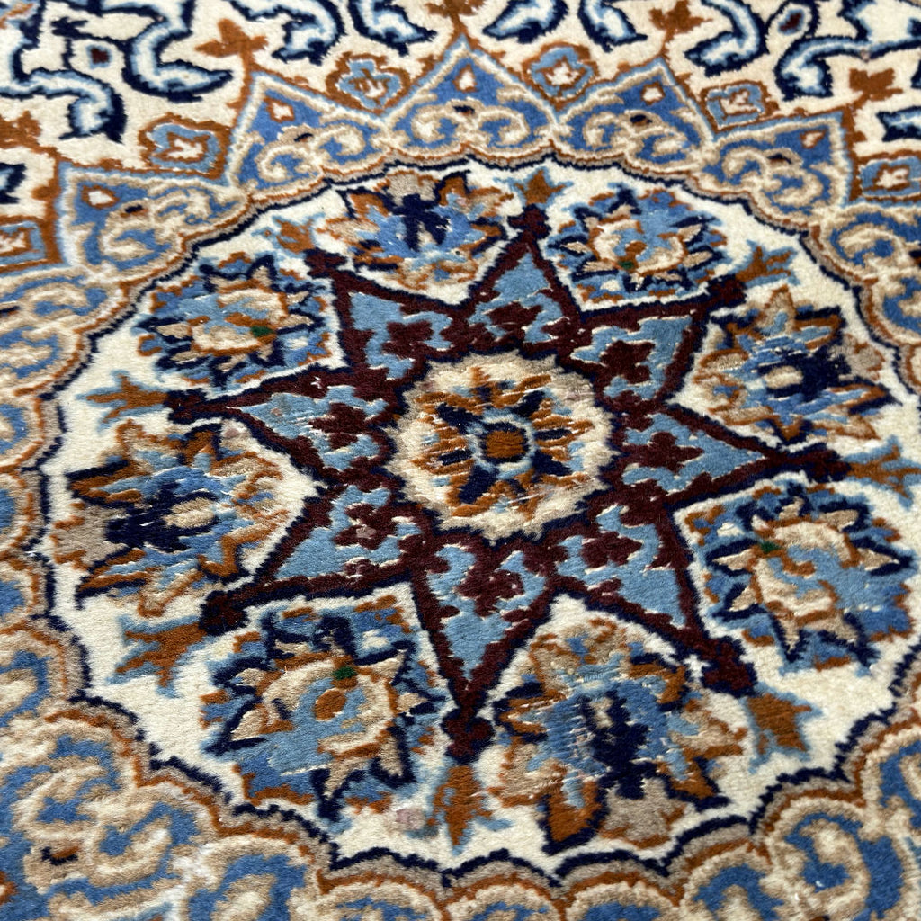 290 x 190 cm Hand Knotted Persian Nain Rug – Ivory & Blue Floral Medallion