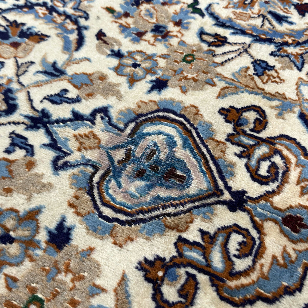 290 x 190 cm Hand Knotted Persian Nain Rug – Ivory & Blue Floral Medallion