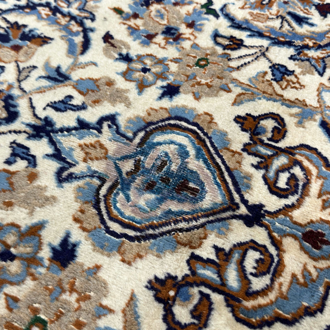 290 x 190 cm Hand Knotted Persian Nain Rug – Ivory & Blue Floral Medallion