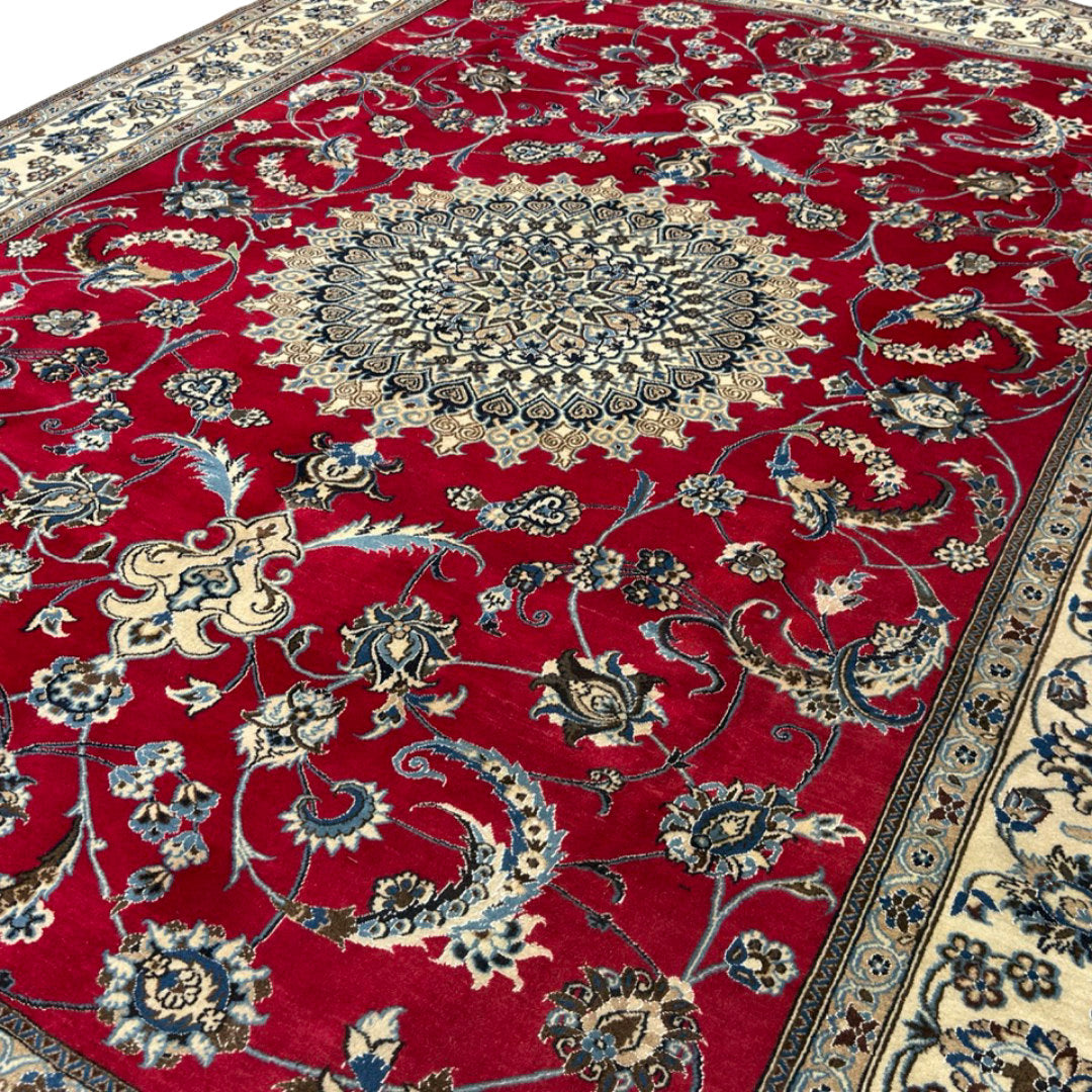 333 x 244 cm Fine Persian Silk Nain Nohla Rug – Red Field with Ivory & Blue Medallion