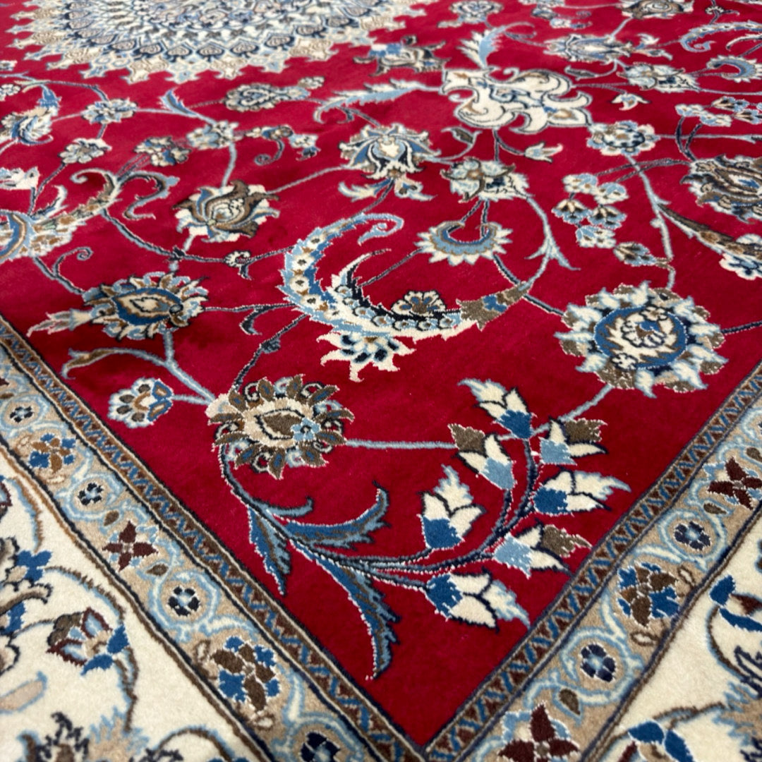 333 x 244 cm Fine Persian Silk Nain Nohla Rug – Red Field with Ivory & Blue Medallion