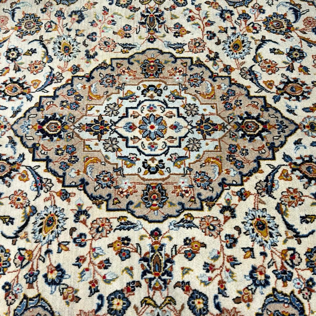 276 × 176 cm Persian Kashan Hand-Knotted Rug