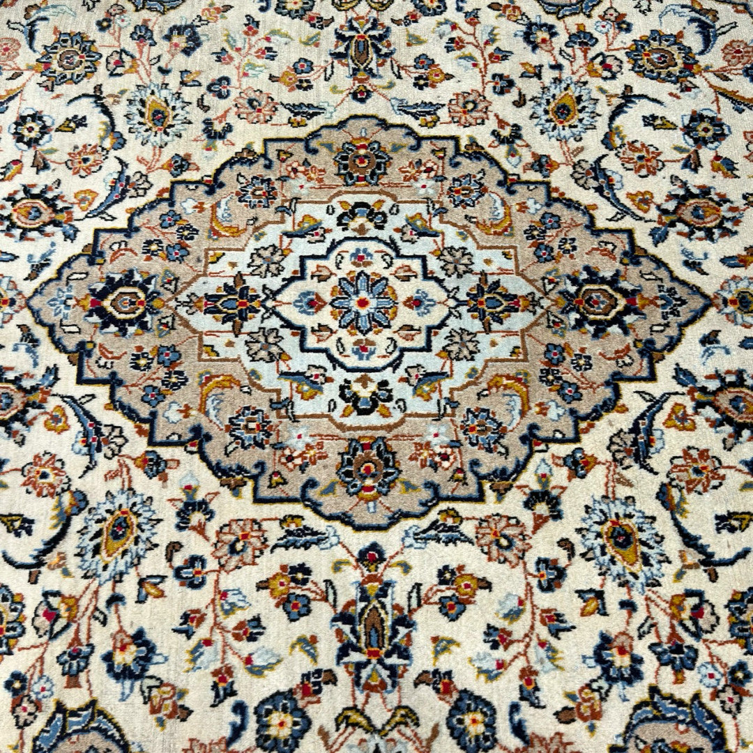 276 × 176 cm Persian Kashan Hand-Knotted Rug