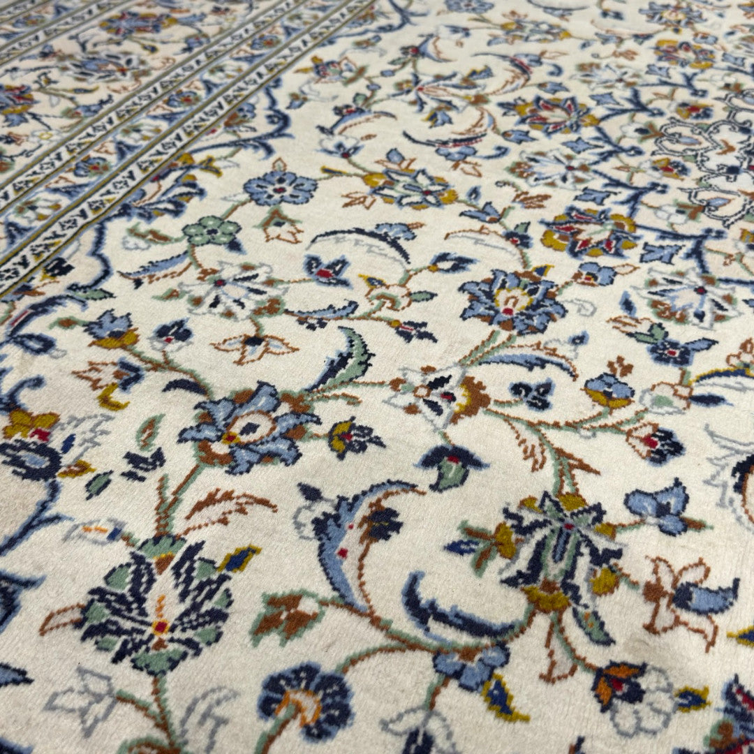 302 x 193 cm Hand Knotted Persian Wool Kashan Rug – Ardakan Design