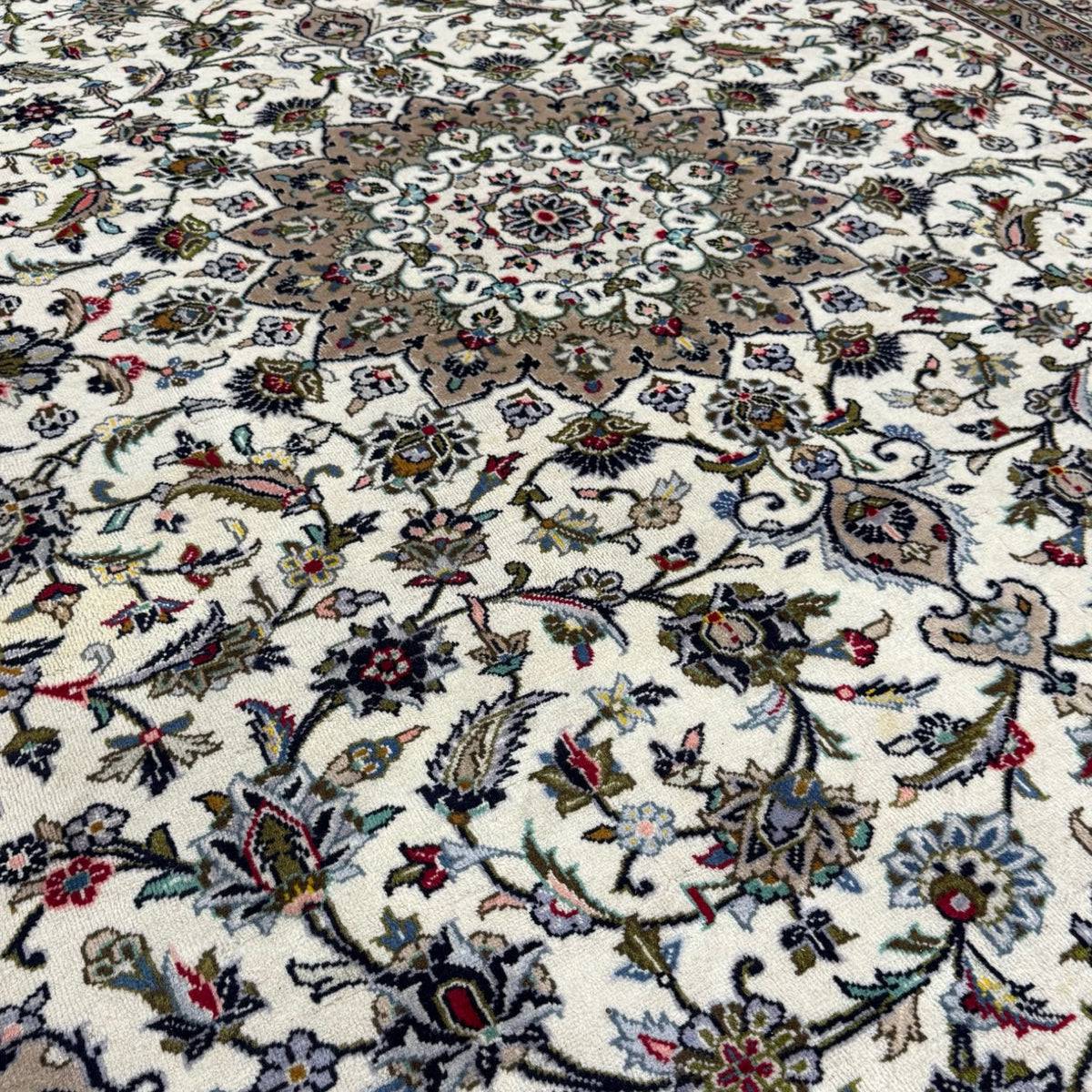 350 x 255 cm Hand Knotted Persian Ivory Kashan Wool Rug