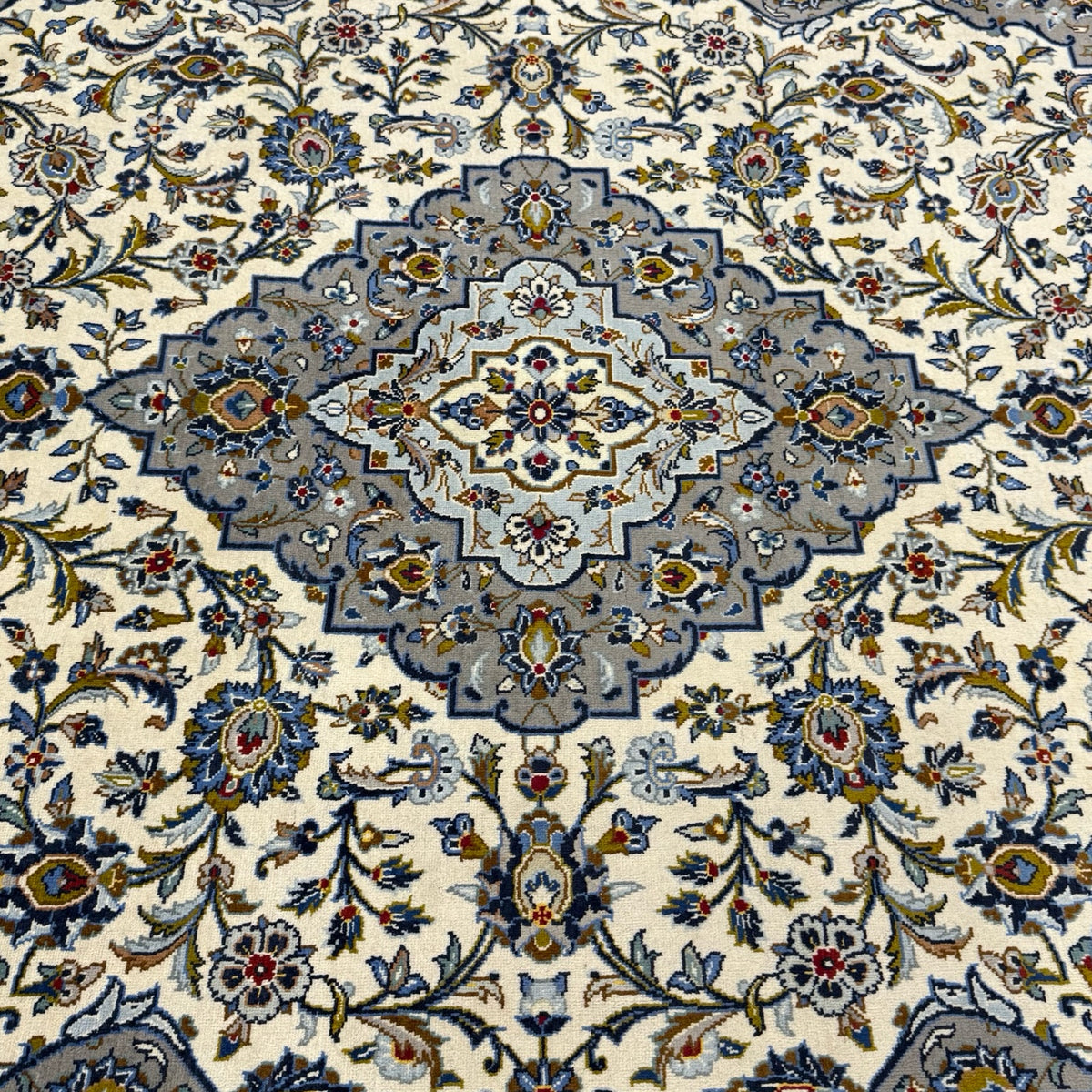 317 x 228 cm Hand Knotted Persian Grey & Ivory Kashan Rug