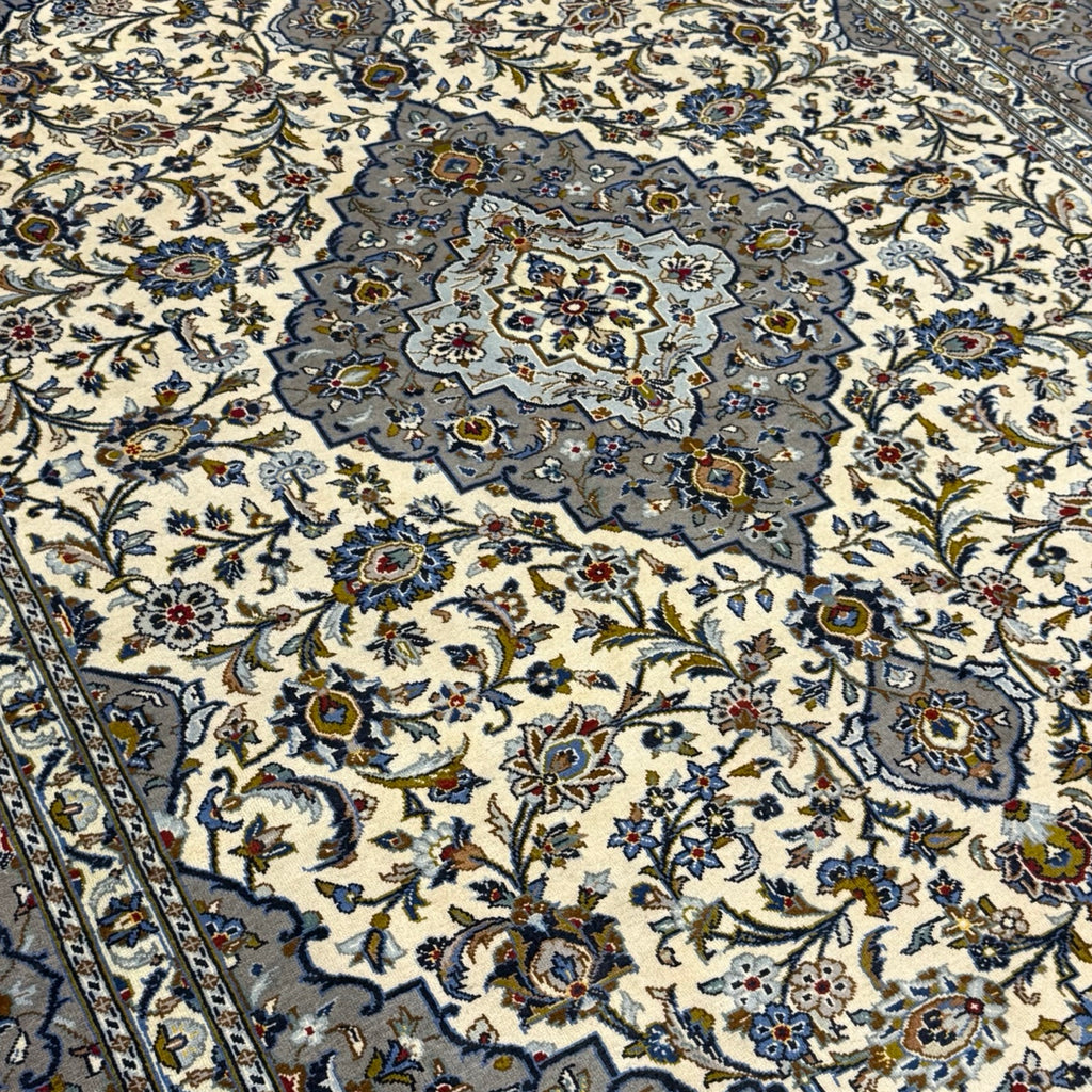 317 x 228 cm Hand Knotted Persian Grey & Ivory Kashan Rug