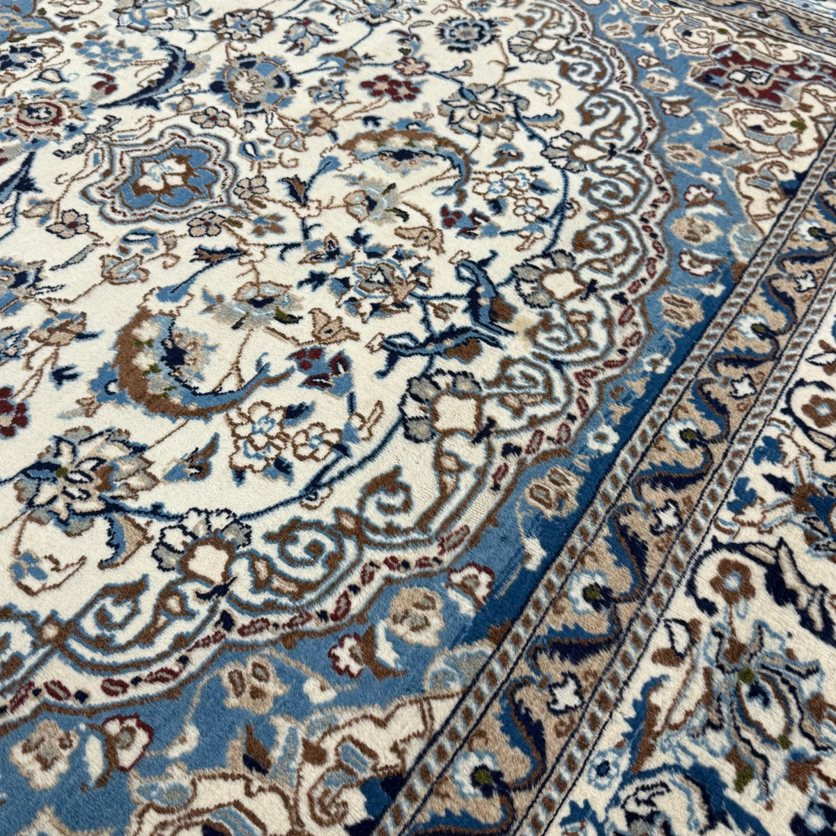290 x 200 cm Hand Knotted Imperial Ivory Nain Silk And Wool Rug