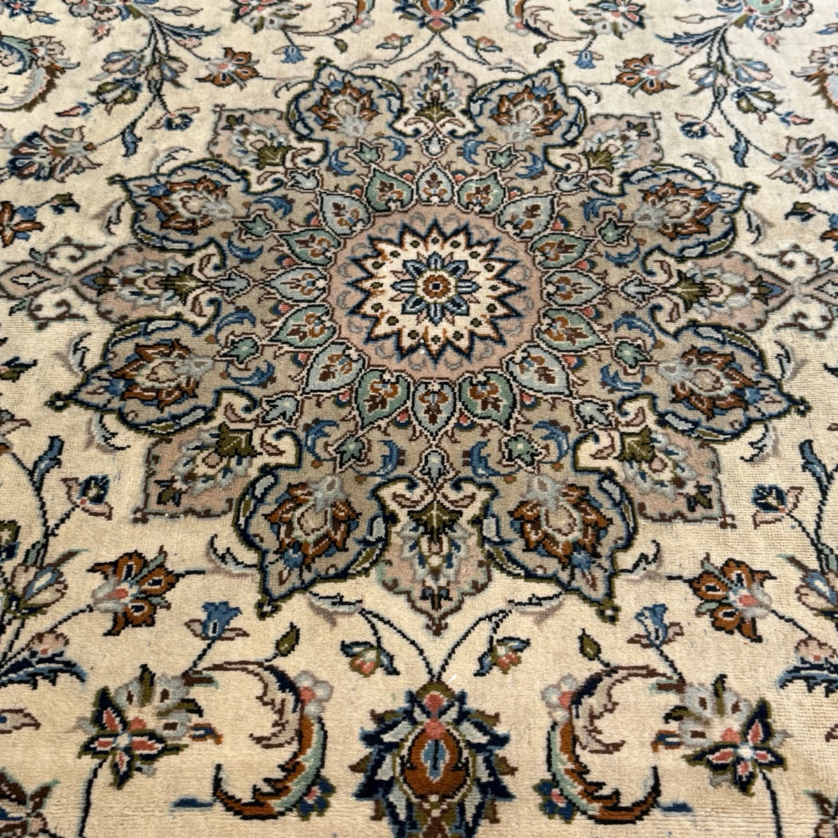 290 x 193 cm Hand Knotted Floral Persian Beige Kashan Wool Rug