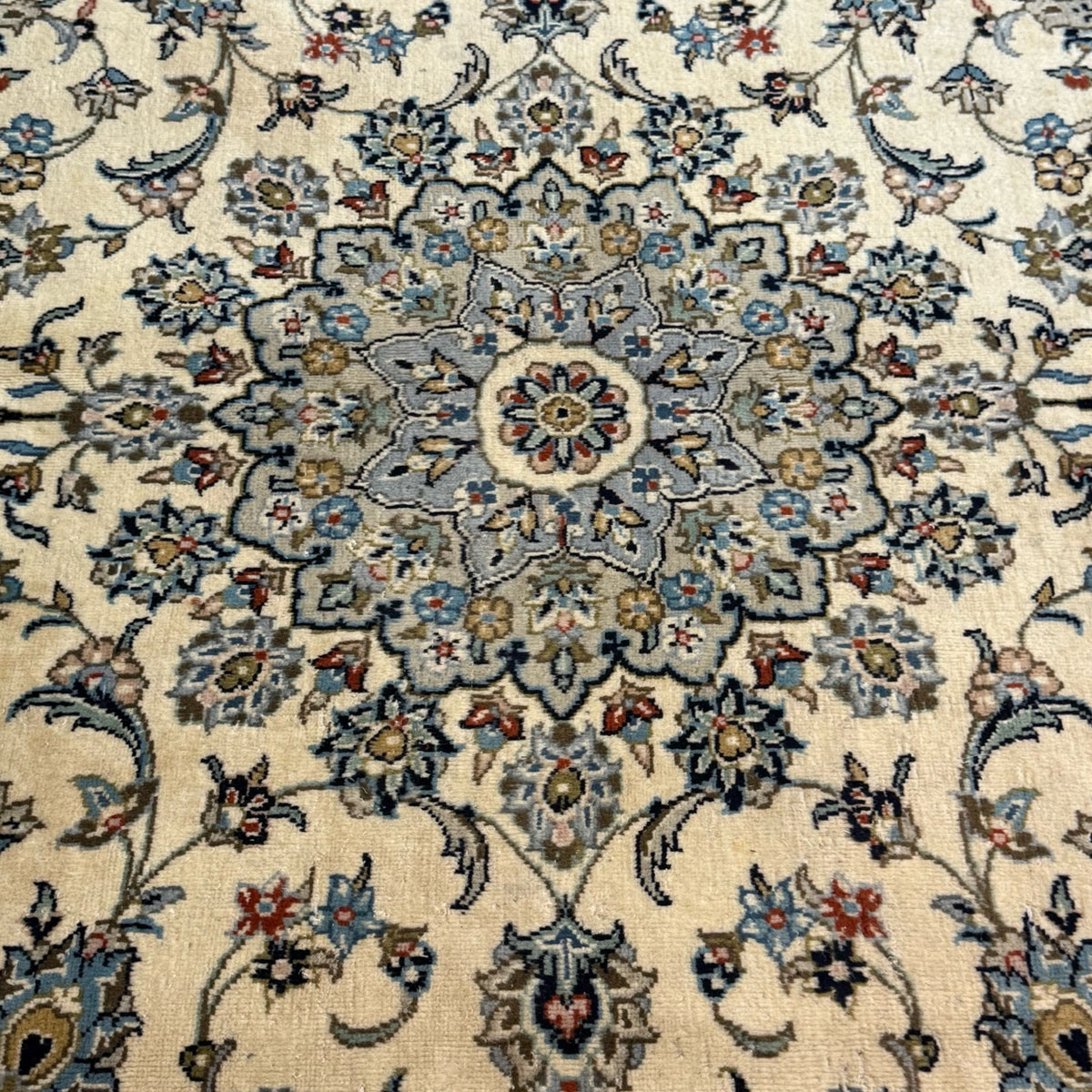 286 x 193 cm Hand Knotted Medallion Beige Persian Kashan Rug