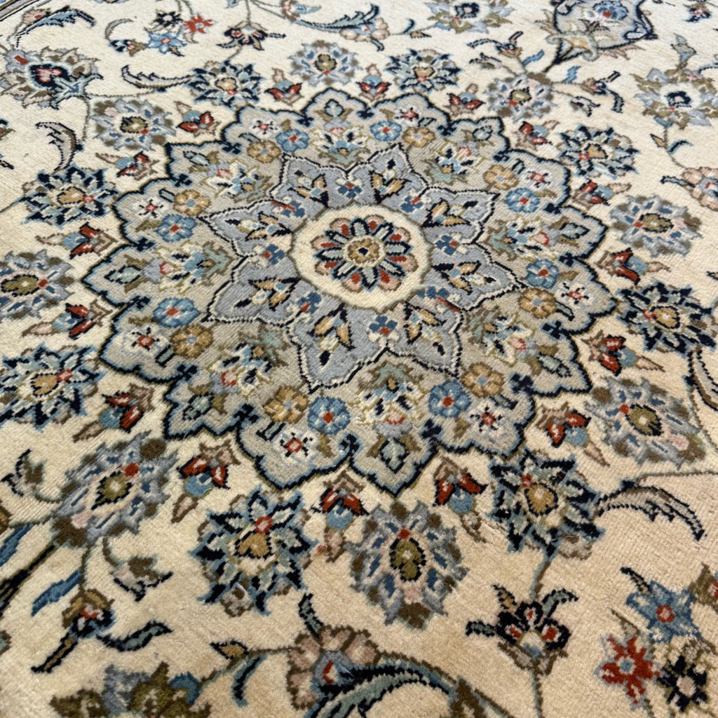 286 x 193 cm Hand Knotted Medallion Beige Persian Kashan Rug