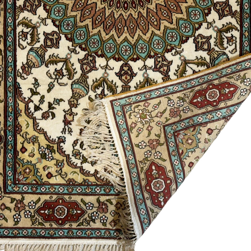 130 x 75 cm Hand Knotted Chinese Pure Silk Rug