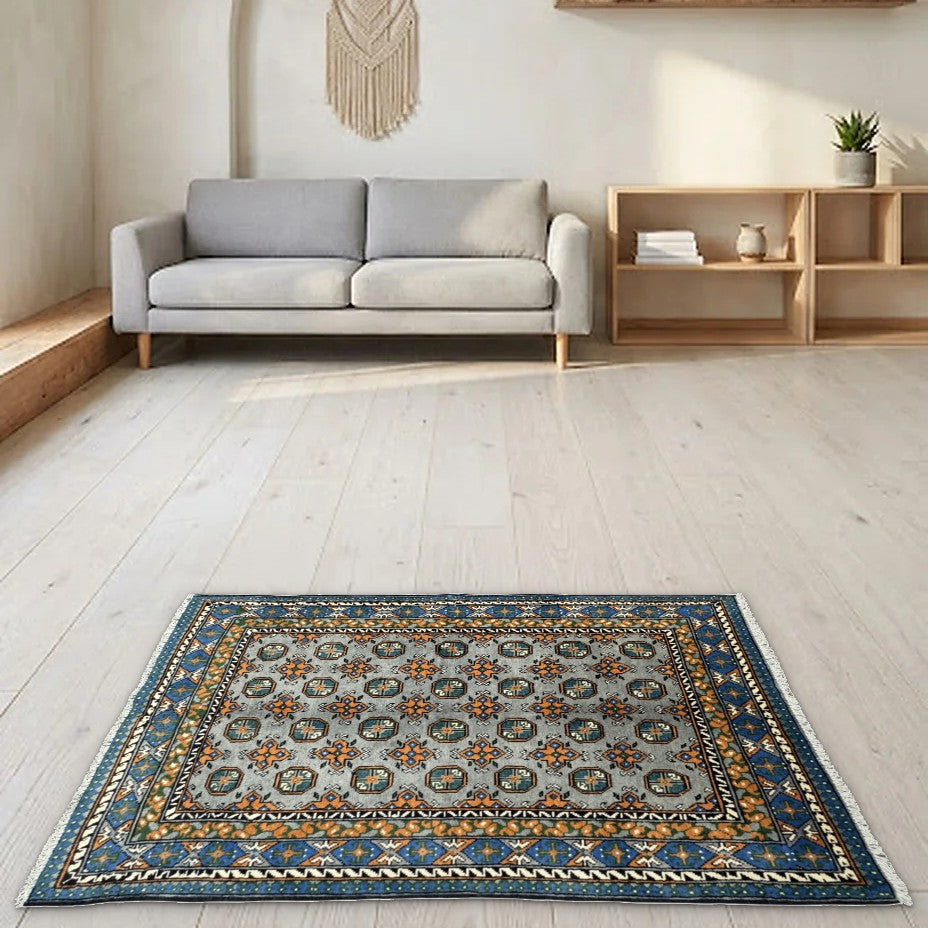 Room view: the rug on the floor of a furnished room