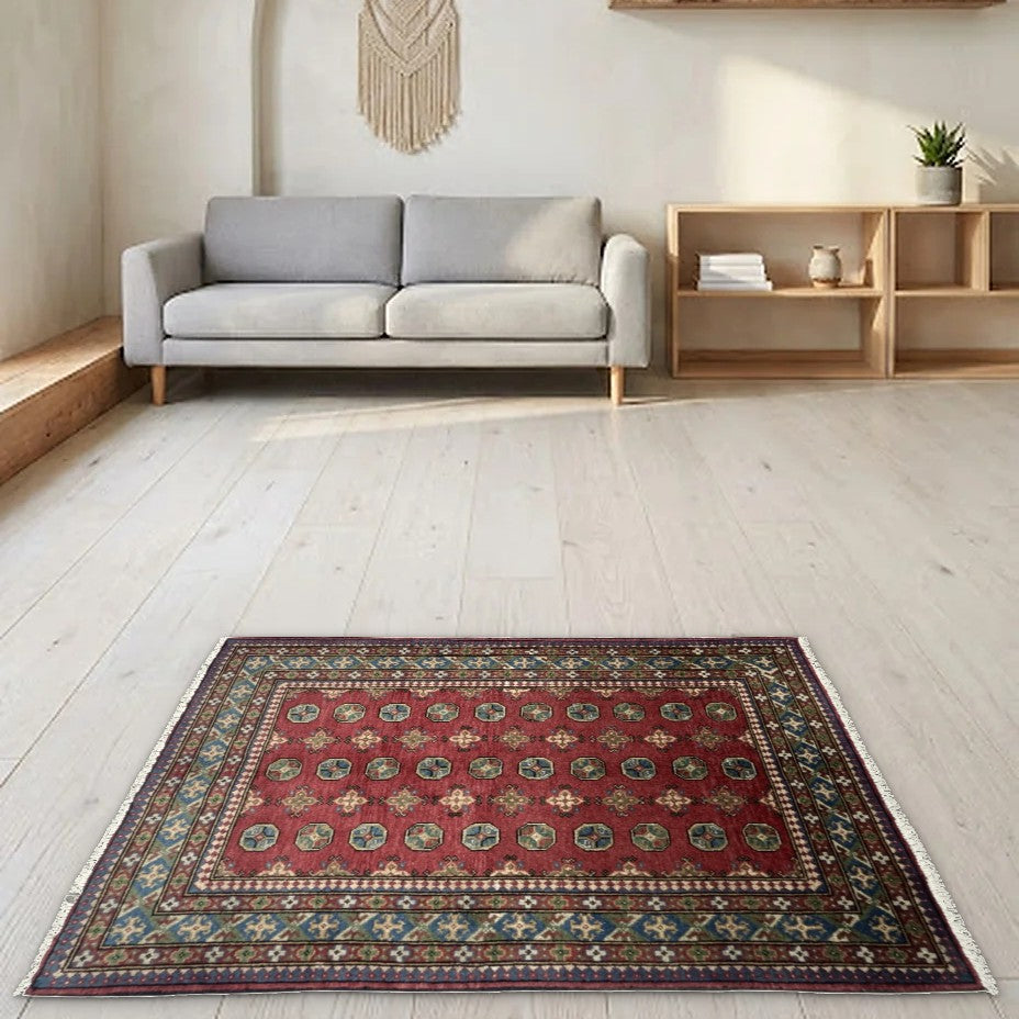 Room view: the rug on the floor of a furnished room